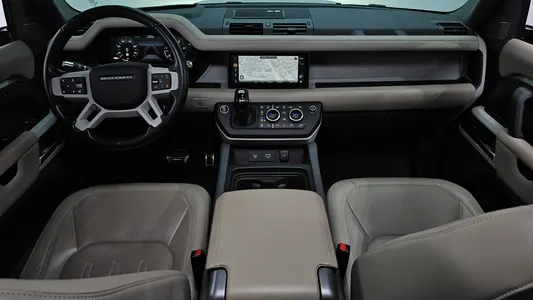 Land Rover (L663) 110 D300 HSE 2021 7