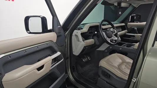 Land Rover (L663) 110 D300 HSE 2021 11