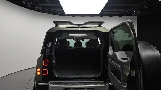 Land Rover (L663) 110 D300 HSE 2021 20