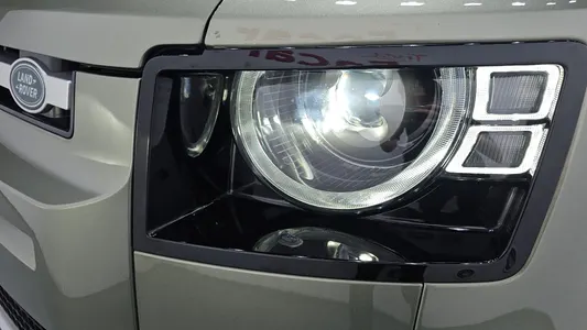 Land Rover (L663) 110 D300 HSE 2021 22
