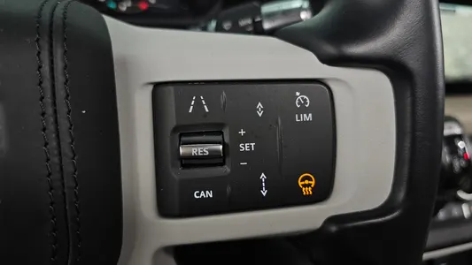 Land Rover (L663) 110 D300 HSE 2021 32