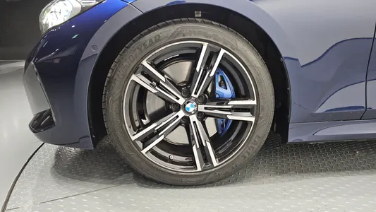 BMW 3 Series (G20) 320i M 2025 5