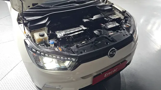 KG Mobility Tivoli LX 2WD 2015 5