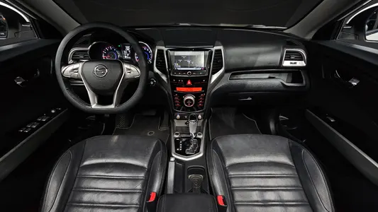 KG Mobility Tivoli LX 2WD 2015 6