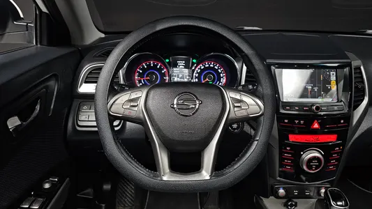 KG Mobility Tivoli LX 2WD 2015 12