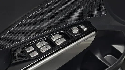 KG Mobility Tivoli LX 2WD 2015 18