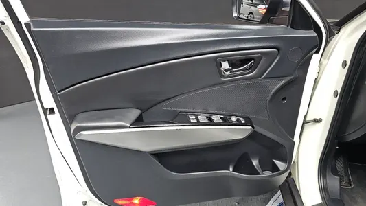 KG Mobility Tivoli LX 2WD 2015 24
