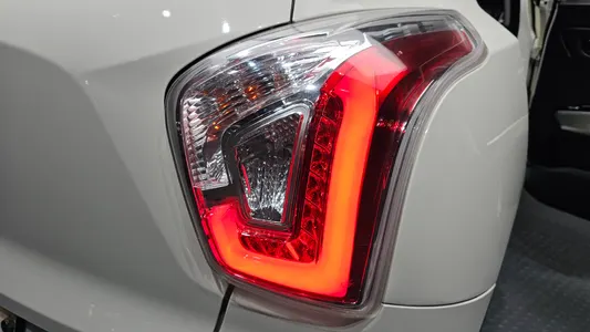 KG Mobility Tivoli LX 2WD 2015 23