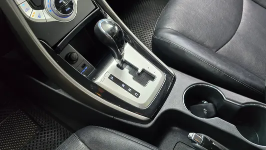 Hyundai MD M16 GDI 2012 9