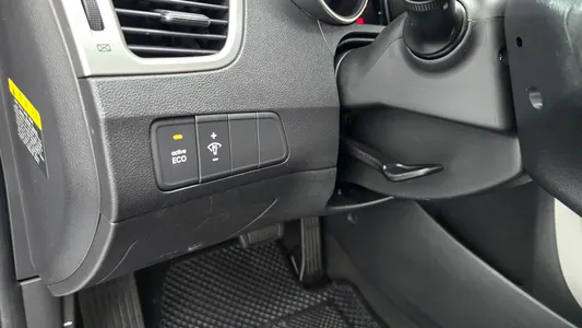 Hyundai MD M16 GDI 2012 17