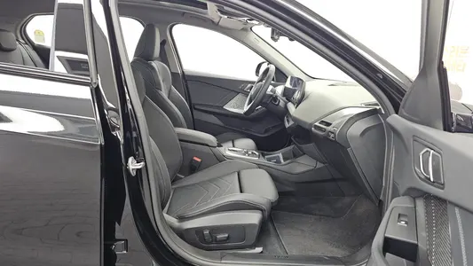 BMW 1 Series (F70) 120 2025 15
