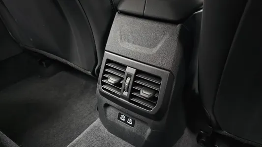 BMW 1 Series (F70) 120 2025 23
