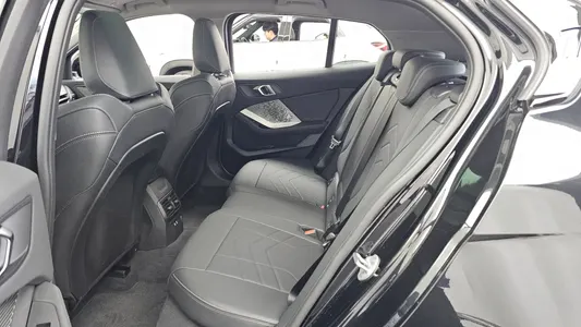 BMW 1 Series (F70) 120 2025 32