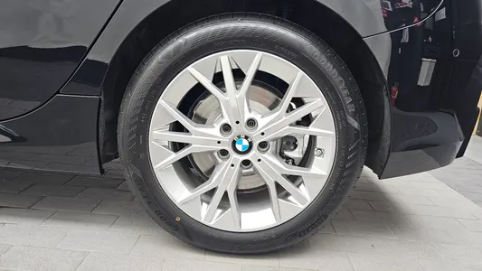 BMW 1 Series (F70) 120 2025 27