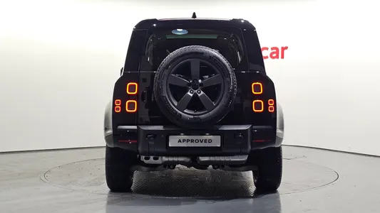 Land Rover (L663) 110 D300 X- HSE 2026 6