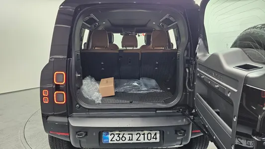 Land Rover (L663) 110 D300 X- HSE 2026 10