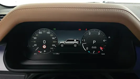 Land Rover (L663) 110 D300 X- HSE 2026 16