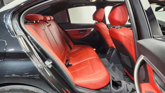 BMW 3 Series (F30) 330i M 2018 11