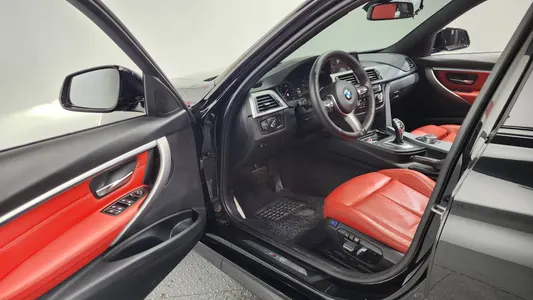 BMW 3 Series (F30) 330i M 2018 10
