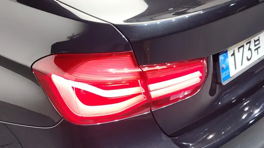 BMW 3 Series (F30) 330i M 2018 23