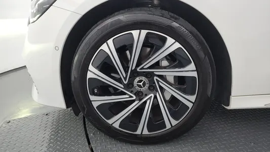 Mercedes-Benz E-Class W214 E300 4MATIC 2024 5