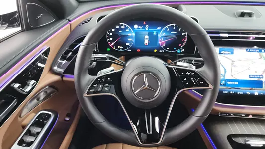 Mercedes-Benz E-Class W214 E300 4MATIC 2024 13