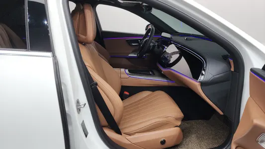 Mercedes-Benz E-Class W214 E300 4MATIC 2024 26
