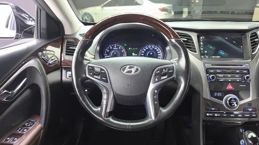 Hyundai Grandeur HG HG300 2015 13