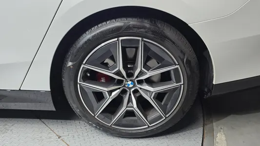 BMW 5 Series (G60) 520i 2025 21