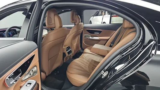 Mercedes-Benz E-Class W214 E300 4MATIC 2024 11