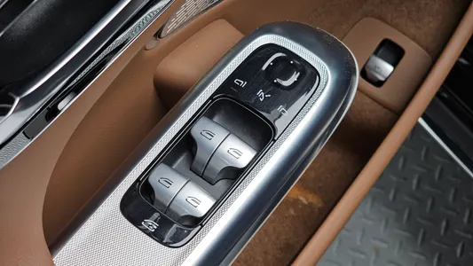 Mercedes-Benz E-Class W214 E300 4MATIC 2024 28