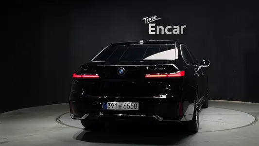BMW 7 Series (G70) 740i xDrive M 2025 4