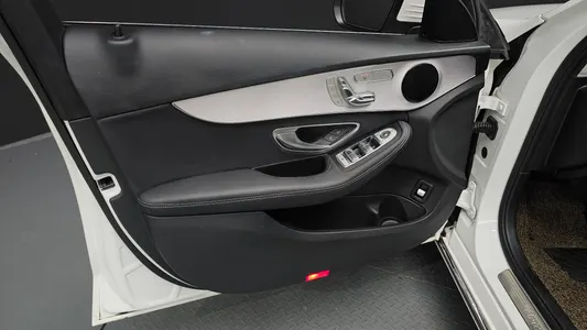 Mercedes-Benz C-Class W205 C200 2020 24