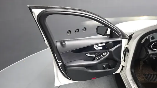 Mercedes-Benz C-Class W205 C200 2017 24