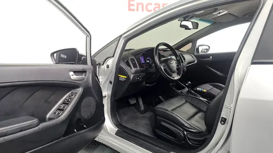 Kia K3 2013 10