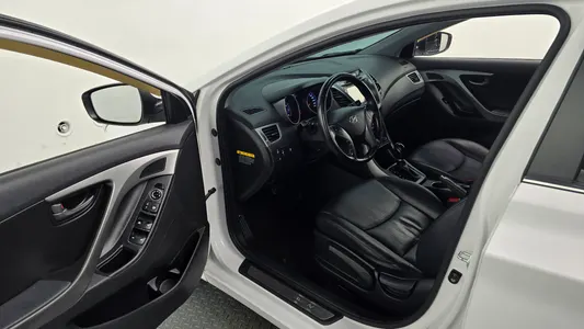 Hyundai 아반떼 1.6 GDi 2013 11