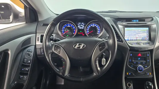 Hyundai 아반떼 1.6 GDi 2013 13