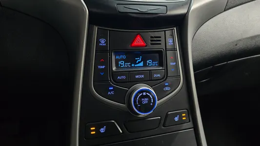Hyundai 아반떼 1.6 GDi 2013 17