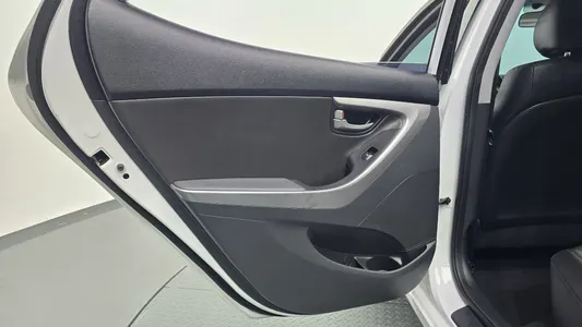 Hyundai 아반떼 1.6 GDi 2013 25