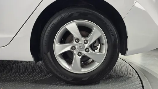 Hyundai 아반떼 1.6 GDi 2013 21