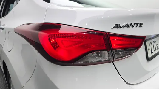 Hyundai 아반떼 1.6 GDi 2013 23