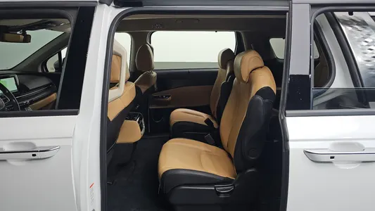 Kia Carnival 9 2023 11