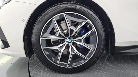 BMW 5 Series (G60) 520i M 2025 5