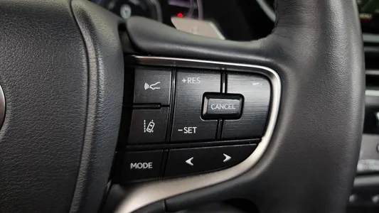 Lexus ES300h 7 2023 18
