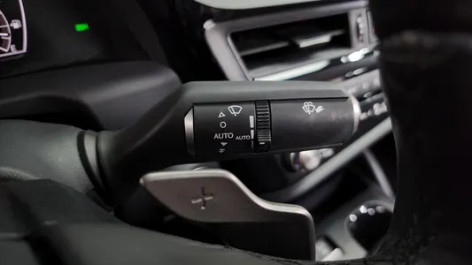 Lexus ES300h 7 2023 31