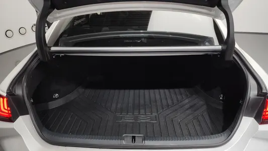 Lexus ES300h 7 2023 28