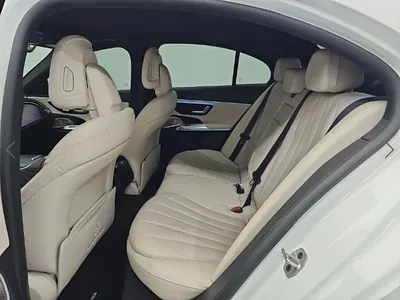 Mercedes-Benz E-Class W214 E300 4MATIC AMG Line 2025 13