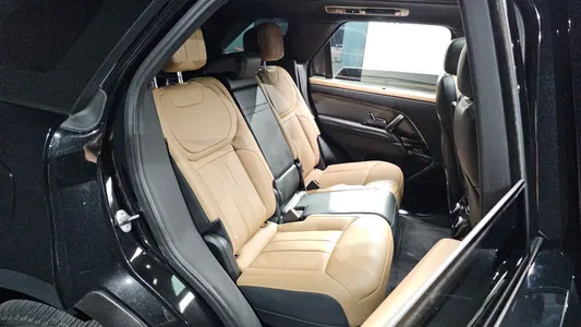 Land Rover 3 D300 HSE 2023 11