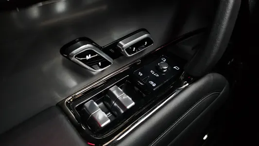 Land Rover 3 D300 HSE 2023 33