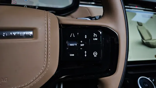Land Rover 3 D300 HSE 2023 29